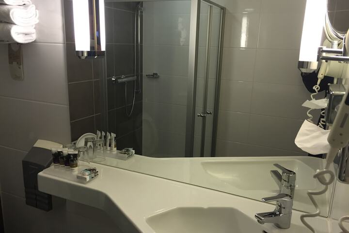 Room 4 of 78