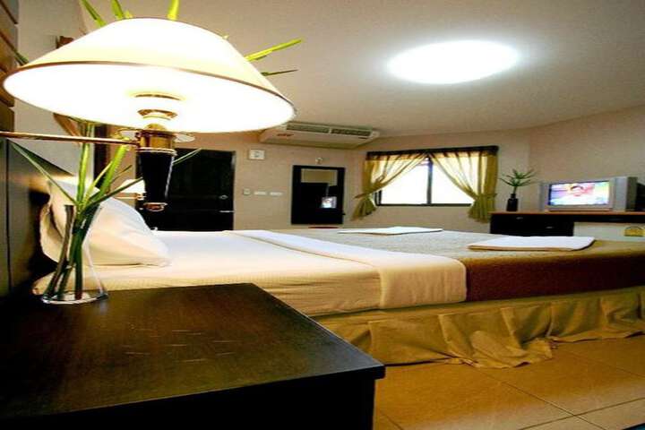 Room 8 of 19