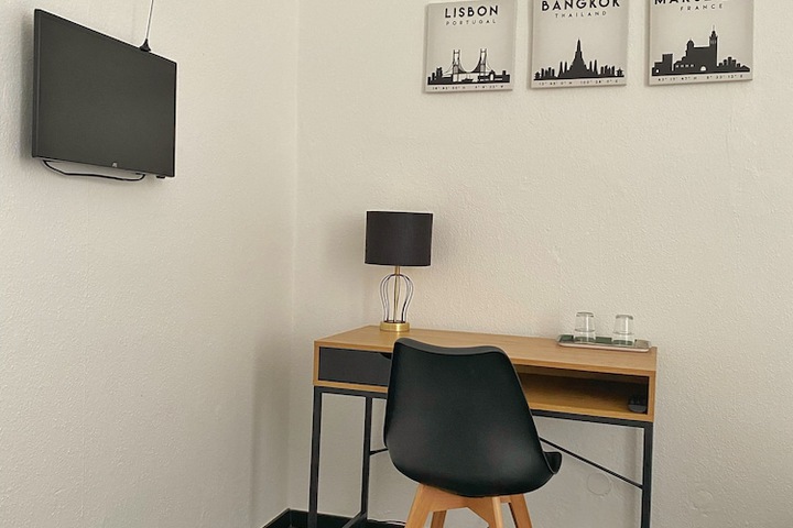 Room 9 of 37