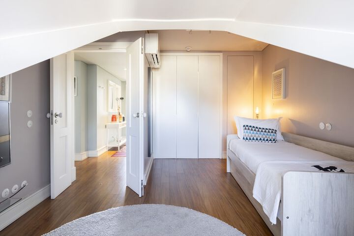Room 5 of 50