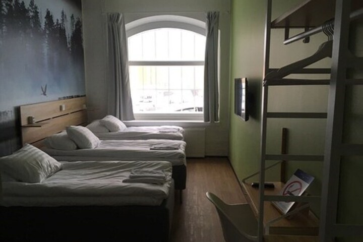 Room 6 of 42