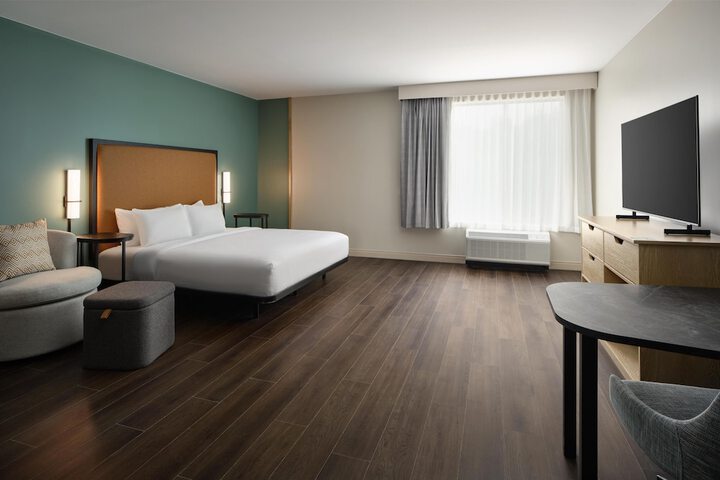Room 8 of 34