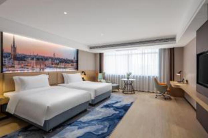 Room 4 of 6
