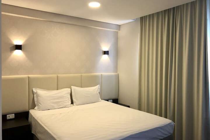 Room 9 of 38