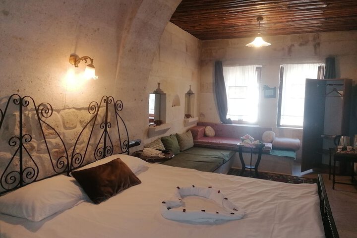 Room 7 of 98