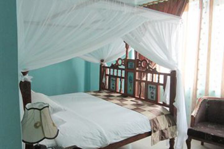 Room 8 of 32