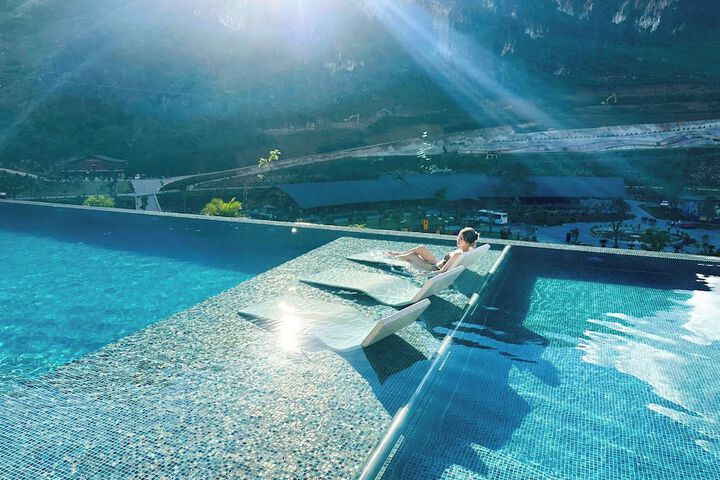 Pool 37 of 63