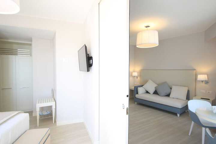 Room 13 of 114