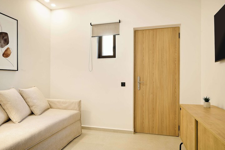 Room 14 of 136