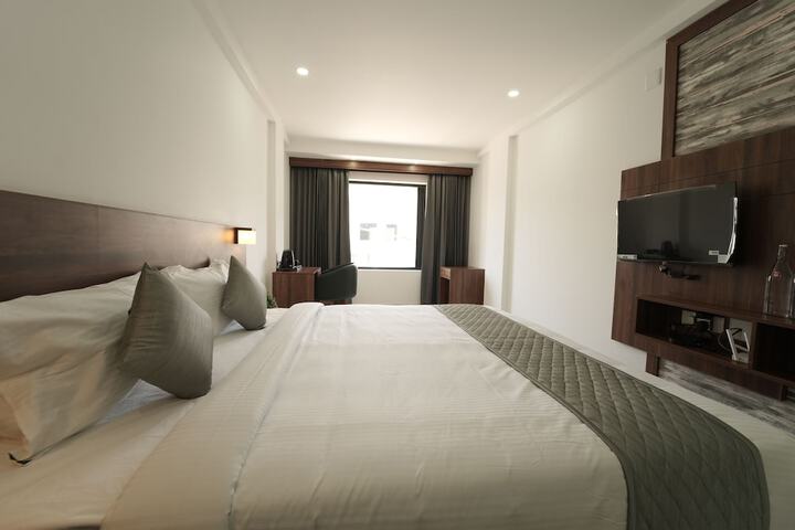Room 9 of 18