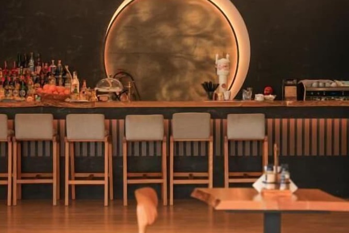 Dining 82 of 96