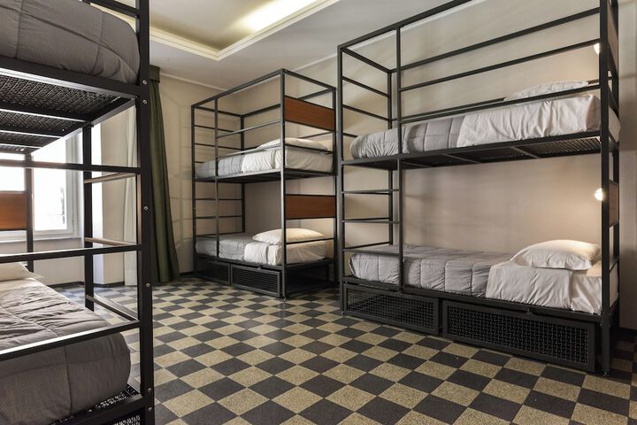 Room 19 of 82