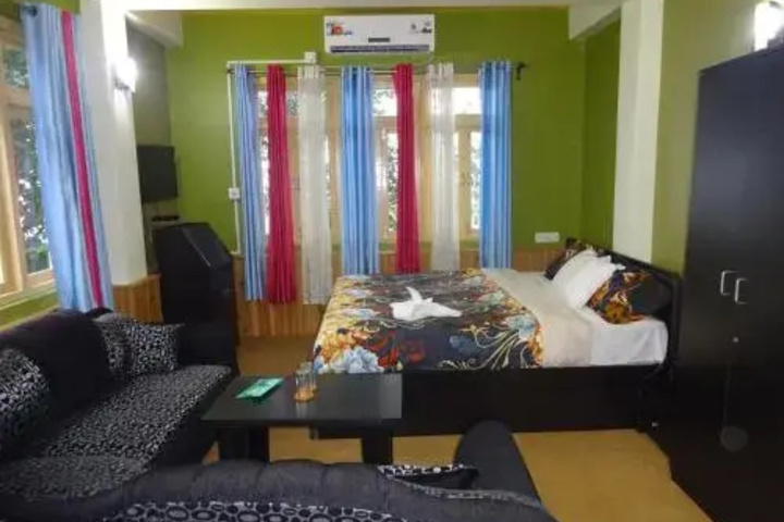 Room 4 of 11