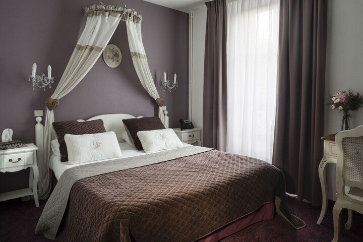 Room 4 of 36