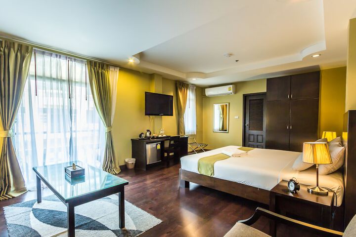 Room 52 of 100