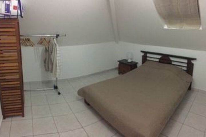 Room 6 of 11