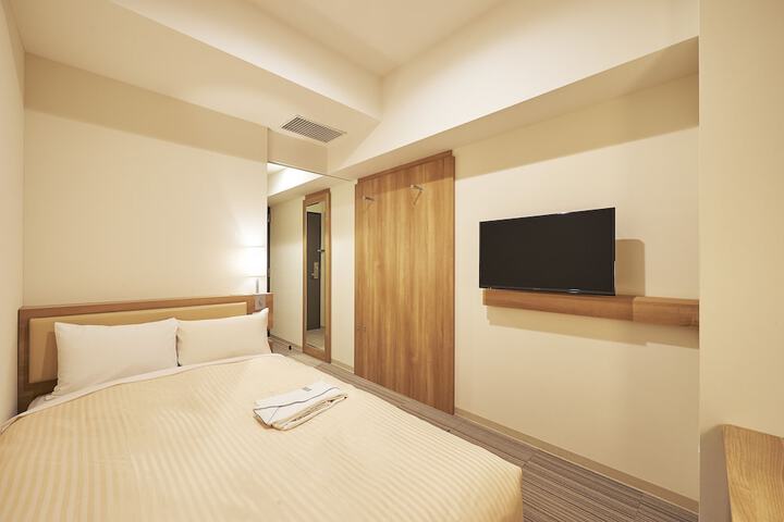 Room 4 of 25