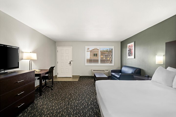 Room 8 of 36