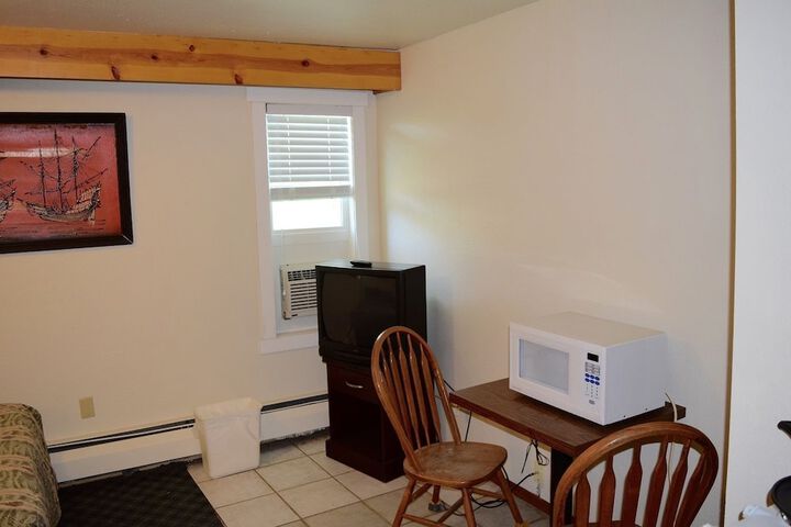 Room 8 of 16