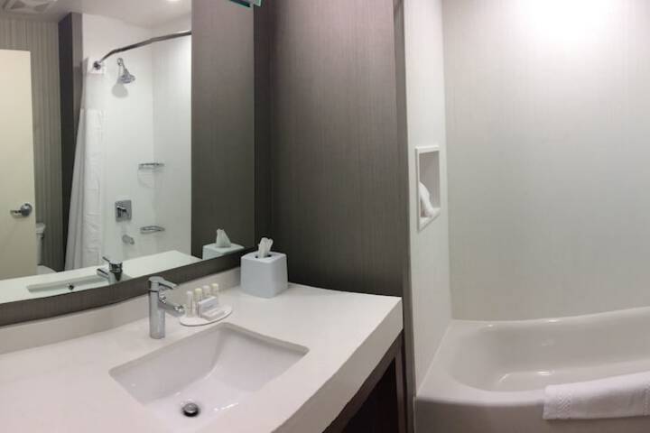 Room 16 of 36