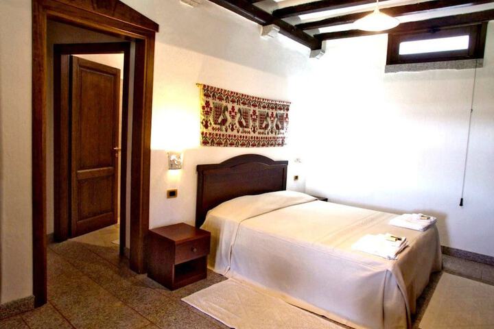 Room 3 of 41