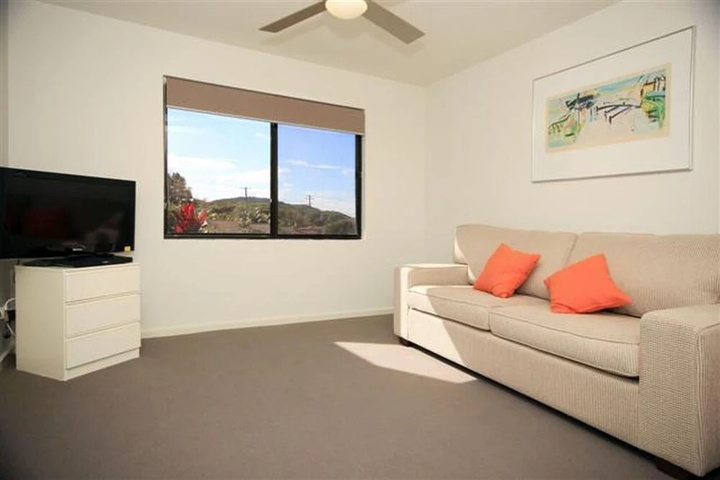 Room 4 of 11