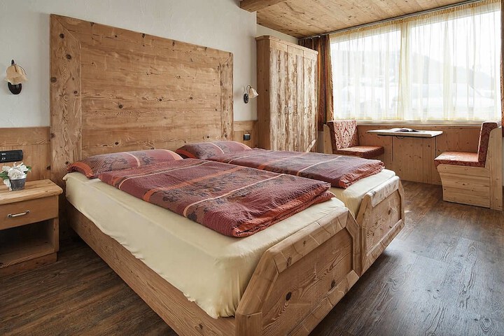 Room 7 of 24