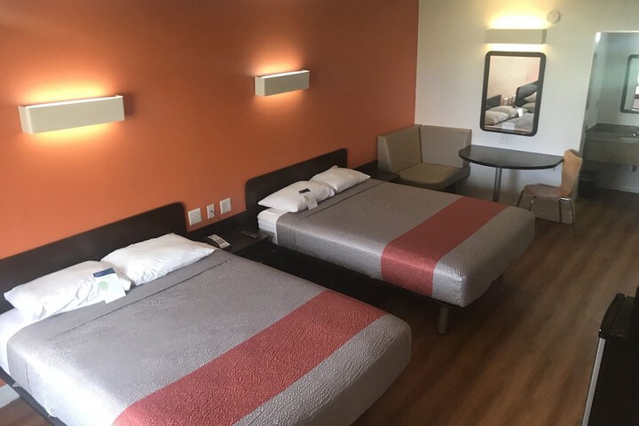 Room 14 of 49