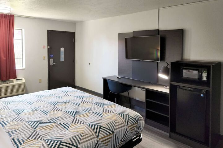Room 11 of 28