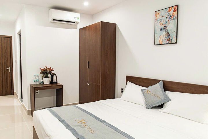 Room 10 of 12