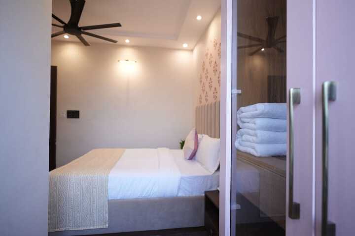 Room 70 of 97