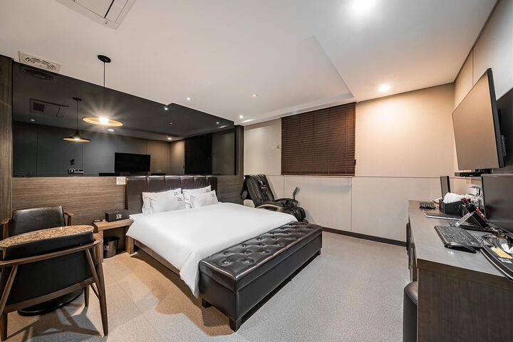 Room 26 of 65
