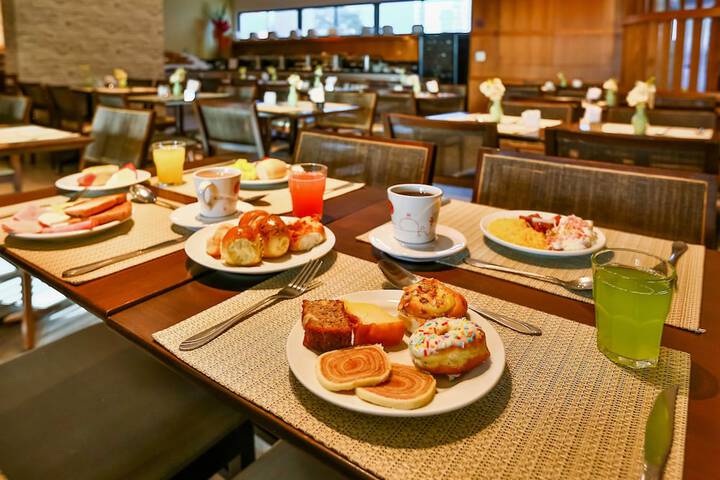 Breakfast/Coffee Service 57 of 130