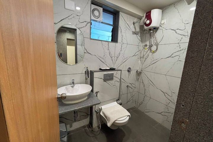 Room 100 of 121