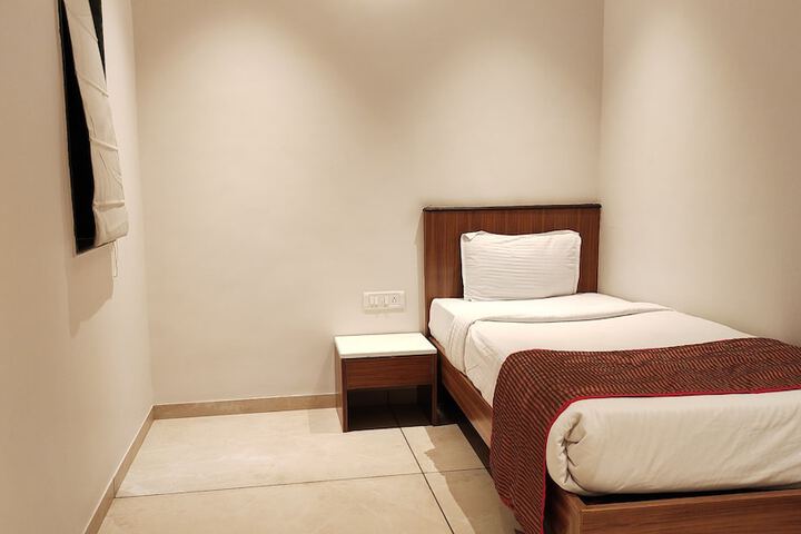 Room 14 of 34