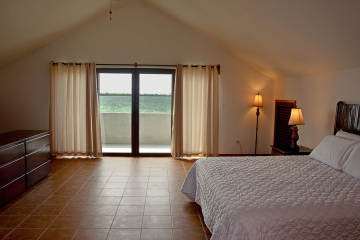 Room 4 of 5