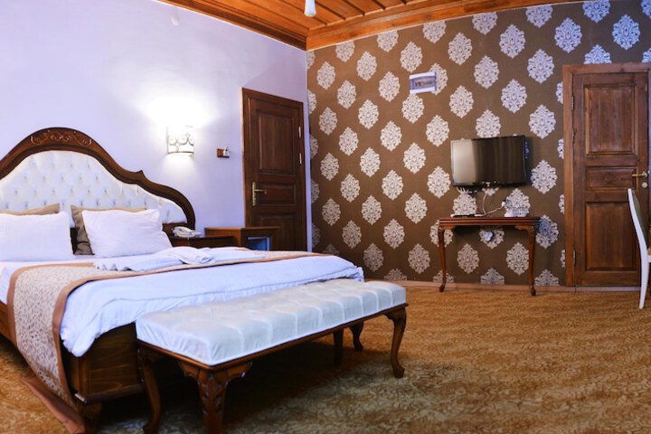 Room 12 of 53