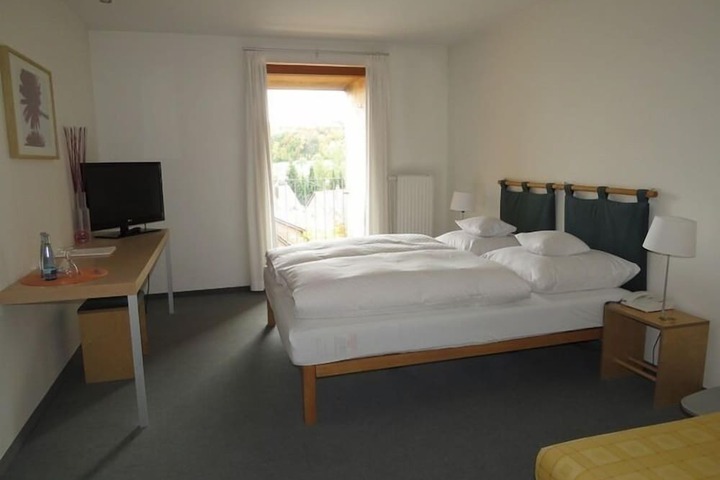 Room 10 of 40