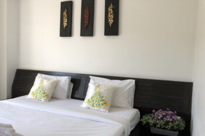 Room 11 of 18