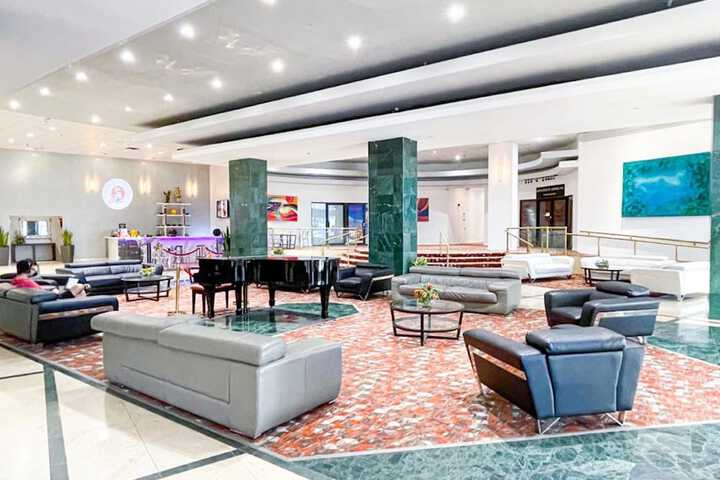 Entrance & Lobby