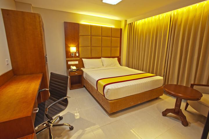 Room 10 of 25