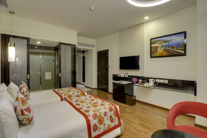 Room 13 of 80