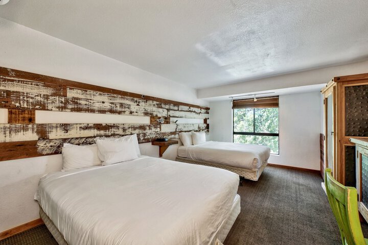 Room 10 of 26