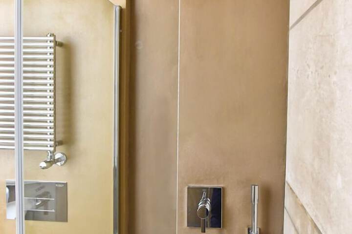Room 204 of 212