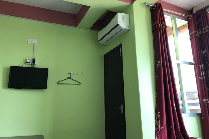 Room 9 of 10