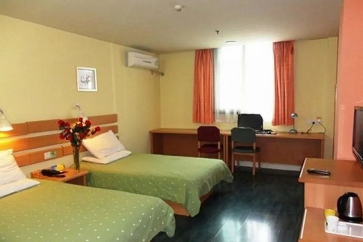 Room 7 of 13