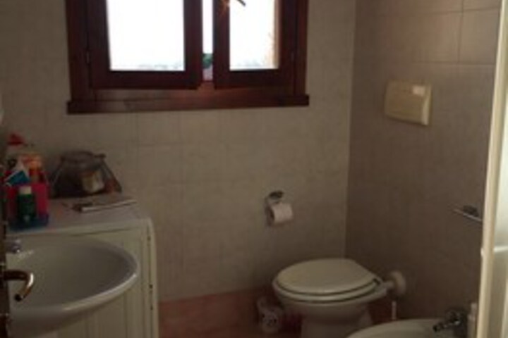 Room 2 of 53
