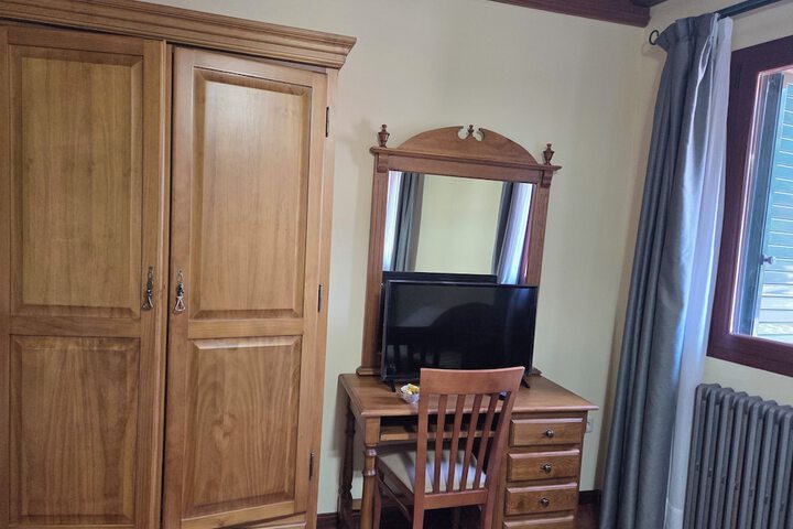 Room 6 of 15