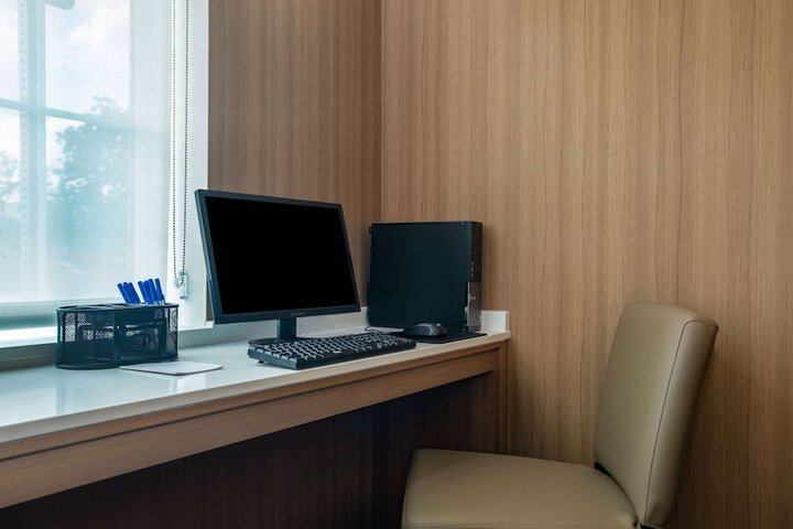 Business Center 22 of 23