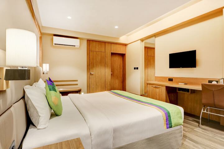 Room 27 of 48